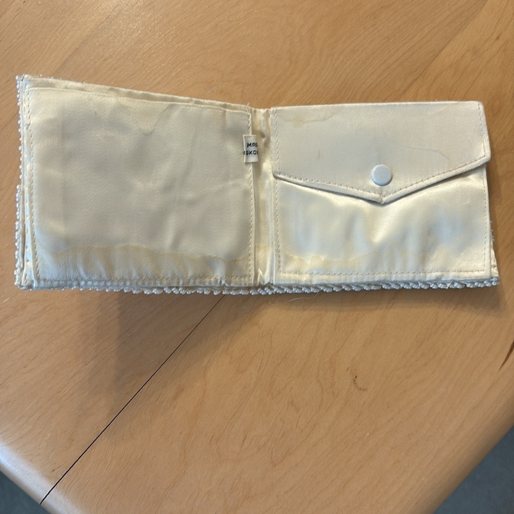 Vintage (1950s-60s) ivory beaded & sequined wallet. Handmade in Hong Kong. - Picture 2 of 6